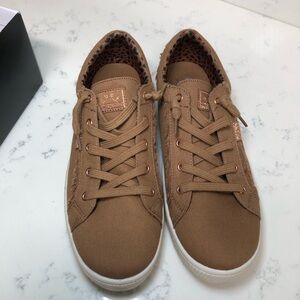 NEW Bobs By Skechers Tan Tie Sneakers Memory Foam Size 8.5